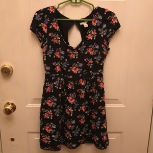 CUTE navy floral forever 21 dress. Good condition.